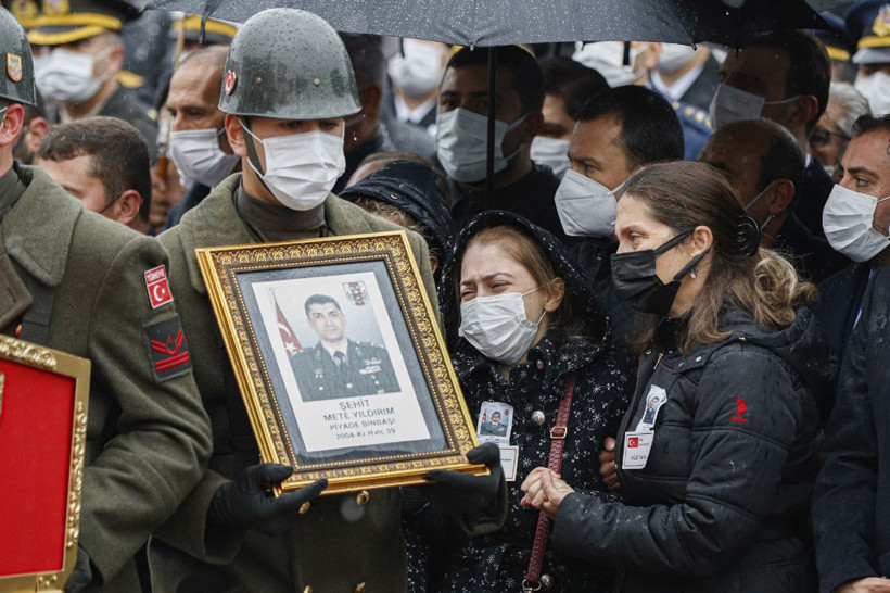 Şehit Binbaşı Mete Yıldırım son yolculuğuna uğurlandı - Resim: 1
