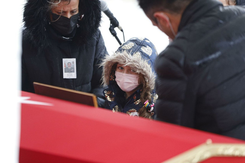 Şehit Binbaşı Mete Yıldırım son yolculuğuna uğurlandı - Resim: 3