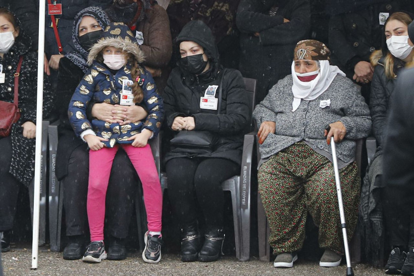 Şehit Binbaşı Mete Yıldırım son yolculuğuna uğurlandı - Resim: 4