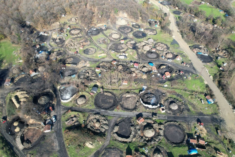 İstanbul Çatalca'da babadan kalma kömürcülük mesleğini 45 yıldır sürdürüyorlar - Resim: 1