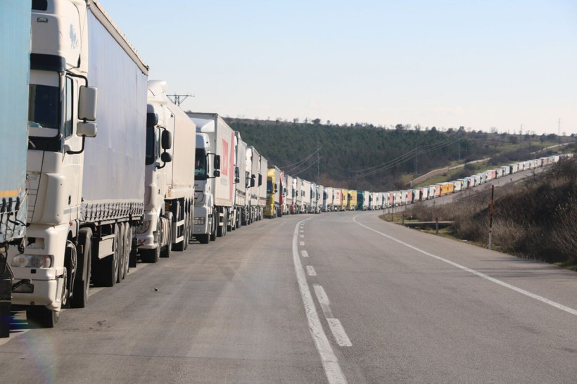 Ucu bucağı gözükmüyor! Edirne sınırında 35 kilometrelik kuyruk: 2-3 bin euro arası ceza yazılıyor - Resim: 4