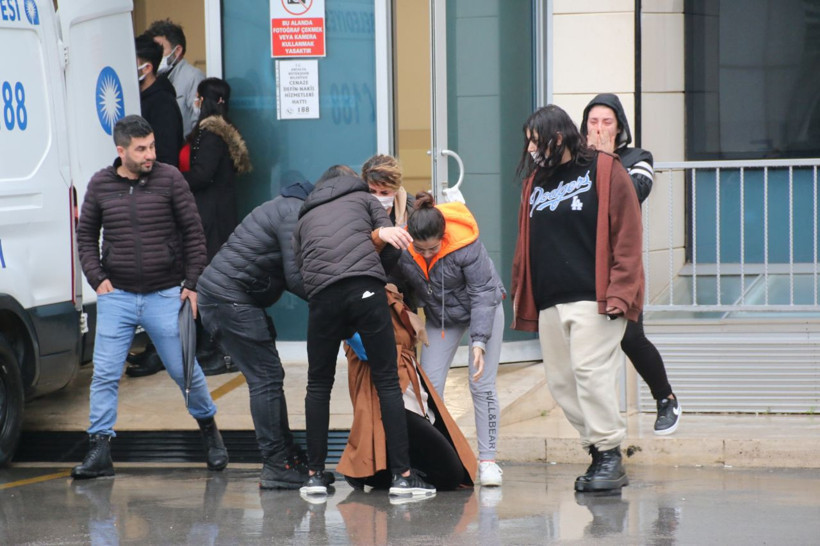 17 yaşındaki Edanur tartışan sevgilileri ayırmak isterken tabancayla vuruldu - Resim: 1