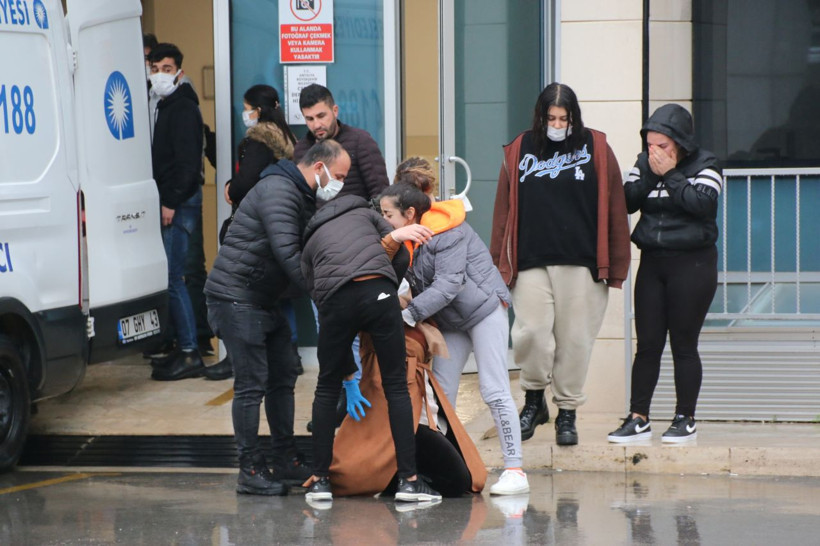 17 yaşındaki Edanur tartışan sevgilileri ayırmak isterken tabancayla vuruldu - Resim: 4