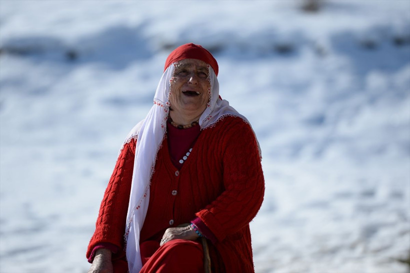 10 yaşındayken rüyasında gördüğü sakallı söyledi gelinlik bile giymedi kefenim kırmızı olsun dedi - Resim: 4