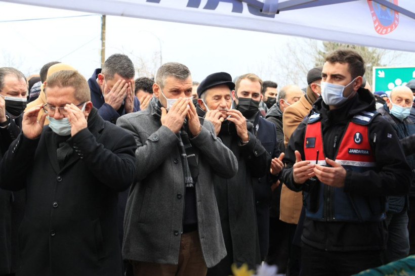 Avukat Dilara'nın cenazesinde feryatlar yükseldi: Katiline mi aşık oldun yavrum! - Resim: 4