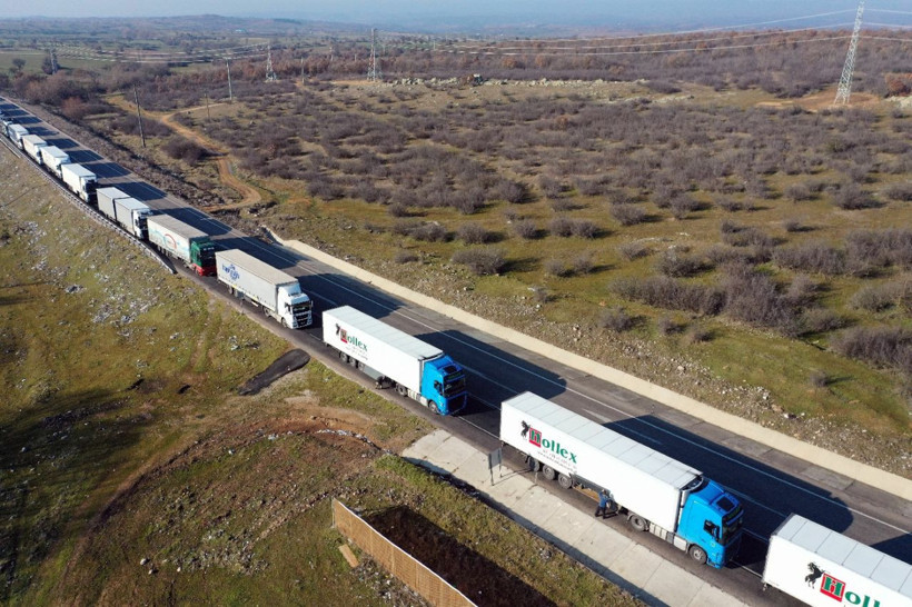 Bulgaristan tarafının yetersiz kalması Hamzabeyli Sınır Kapısında TIR uyruğuna neden oldu - Resim: 2