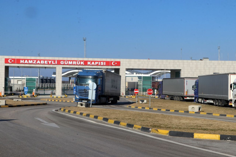 Bulgaristan tarafının yetersiz kalması Hamzabeyli Sınır Kapısında TIR uyruğuna neden oldu - Resim: 4