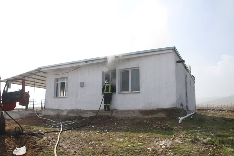 Manisa'da yangın faciası! 3 yaşındaki ikizler hayatını kaybetti - Resim: 1