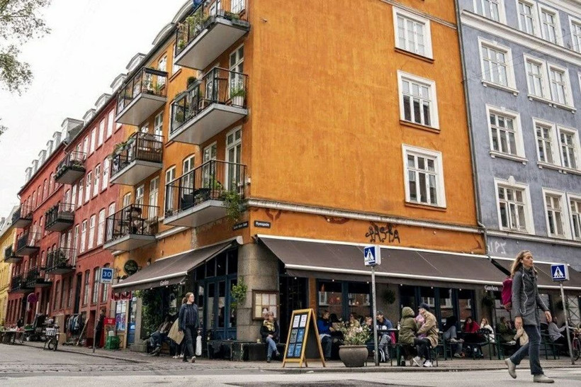 Koronavirüs kısıtlamalarını kaldıran Danimarka'da hastaneye yatışlar ve can kayıpları arttı - Resim: 4