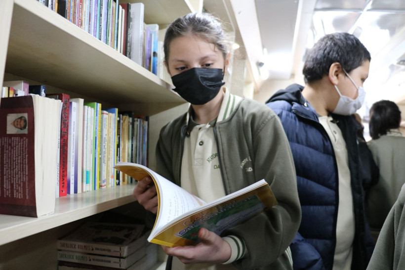 14 yıllık otobüsü kütüphaneye çevirdi Çocuklar akın akın geliyor - Resim: 4