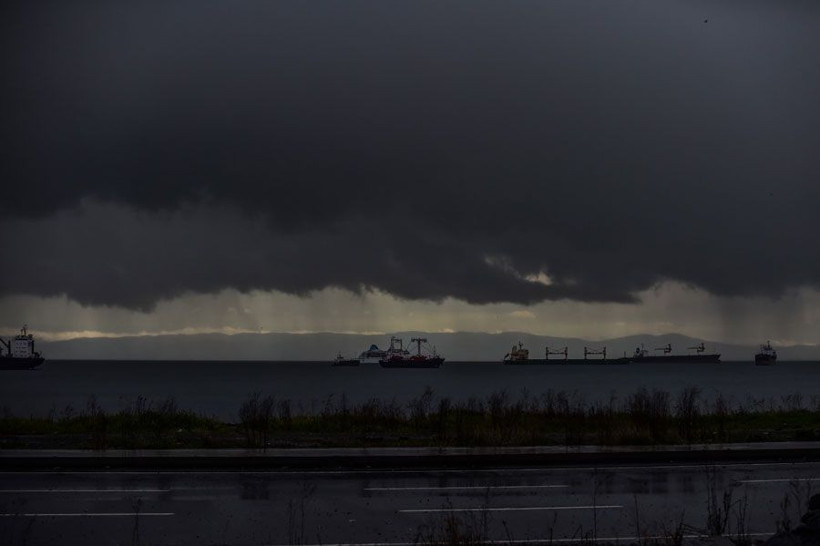 Görüntüler bugün çekildi! İstanbul'da gündüz geceye döndü - Resim: 1