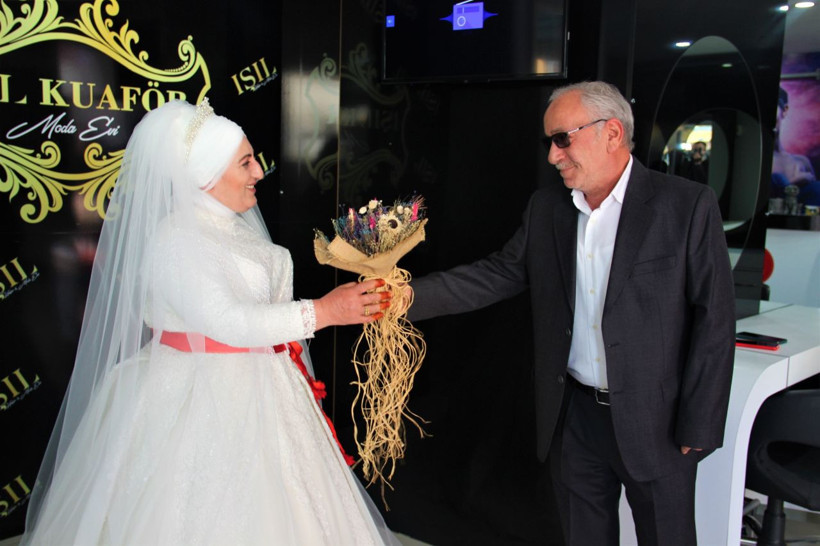 8 torun, 4 çocuk sahibi çift 38 yıl sonra yeniden gelinlik ve damatlık giydi - Resim: 3