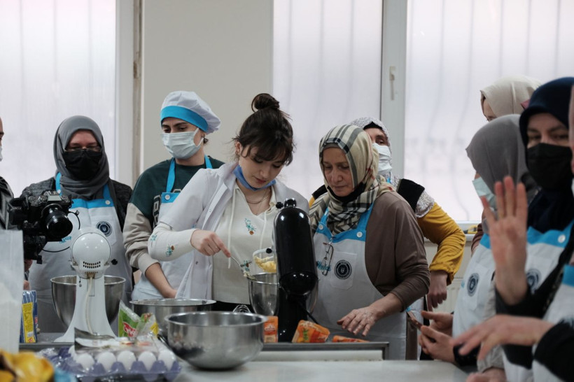Sessiz mutfağın eşsiz aşçıları... 'İşaret diliyle pasta börek yaptılar - Resim: 2