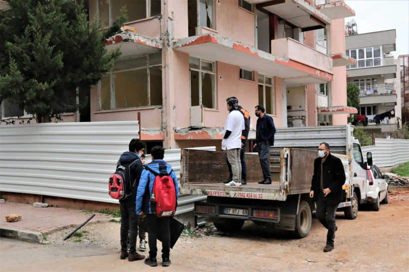 Antalya'da haberi alan akın etti! izlemek için ip gibi sıraya dizildiler: Pes dedirten görüntüler... - Resim: 3