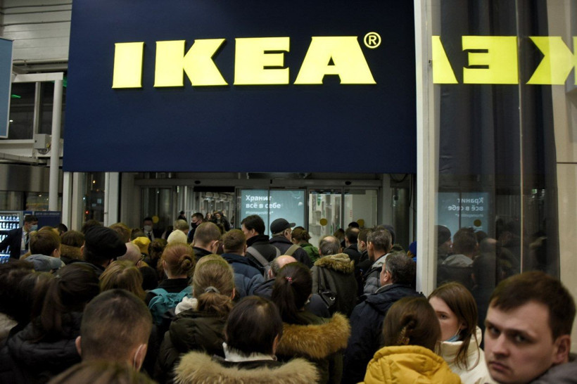 Ruslar kapanacak mağazalara akın etti IKEA'da adım atacak yer kalmadı - Resim: 1
