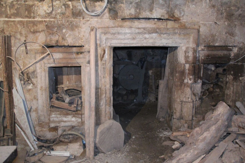 Yüzde 50 indirim geldi! Mardin'deki 1700 yıllık kilise alıcı bekliyor: İçindeki tünel herkesi şaşırttı - Resim: 1