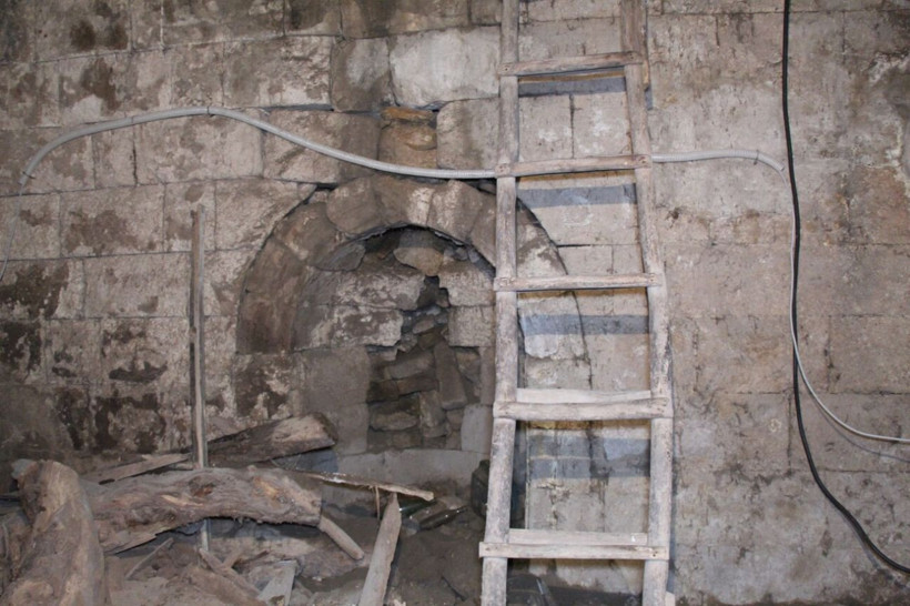 Yüzde 50 indirim geldi! Mardin'deki 1700 yıllık kilise alıcı bekliyor: İçindeki tünel herkesi şaşırttı - Resim: 2