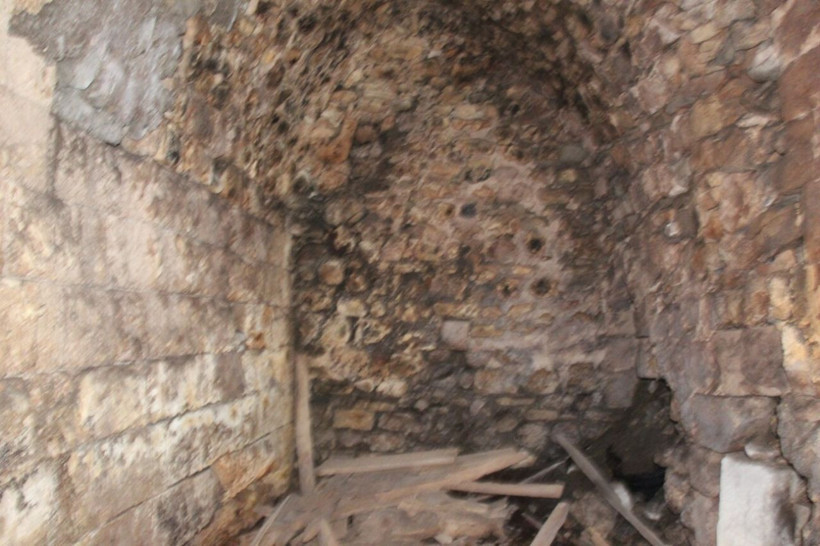 Yüzde 50 indirim geldi! Mardin'deki 1700 yıllık kilise alıcı bekliyor: İçindeki tünel herkesi şaşırttı - Resim: 3