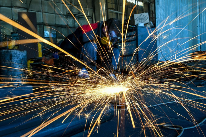 Ukrayna'da Rus ordusunun hurdaya çevirdiği araçlardan çelik yelek yapılıyor - Resim: 4