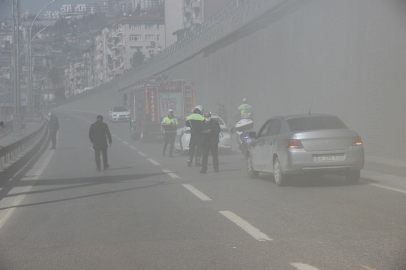 Kocaeli'de şaşkına çeviren görüntü! İlaç tünele dolunca ulaşım durdu - Resim: 2