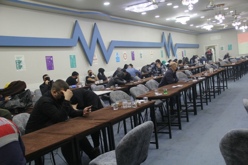 İzmir'de sözde sendikaya kumar baskını! Asit detayı şaşırttı - Resim: 3