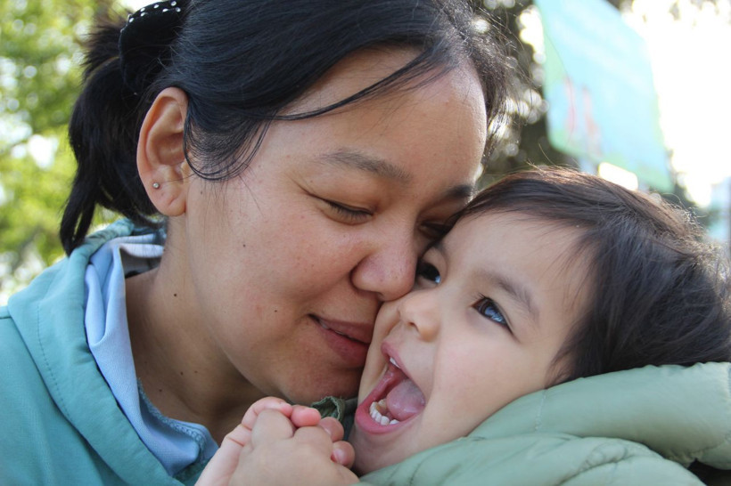 Doktor anne kızı için gözyaşları için yardım istedi! Sokkakta kaldılar - Resim: 2
