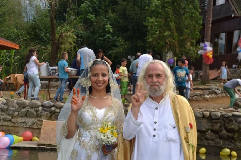 Kendini 'Mesih' ilan eden Hasan Mezarcı, içki içmeyi haram olmaktan çıkardı! Oruçta su içmeyi serbest bırakmıştı - Resim: 1