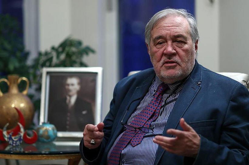 'Solcu değildi' diyen İlber Ortaylı annesini paylaştı: İlber’i atsınlar, annesi gelip... - Resim: 1