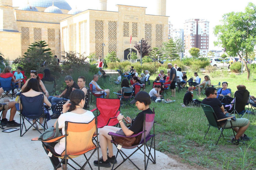 YKS'ye kulağında küpeyle girmeye kalktı 2 dakikayla sınavı kaçırdı - Resim: 2