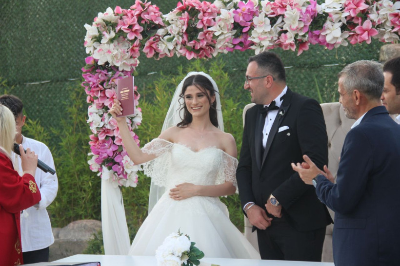 Böyle düğün arabası görmediniz! Damadın hayaliydi gerçek oldu - Resim: 2