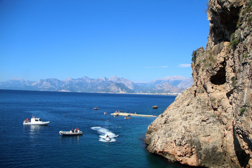 Antalya'da tuvaletini yaparken başına geldi! Yardım çığlığını kanocular duydu - Resim: 3
