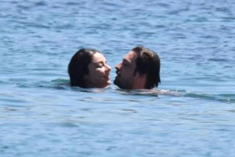 Ayça Ayşin Turan ve Alp Navruz çiftinden Bodrum'da aşk dolu tatil! - Resim: 4