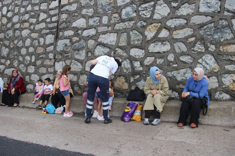 TEM'de 11 araç birbirine girdi yolcular otobüste mahsur kaldı! Görüntüler feci yaralılar var - Resim: 2