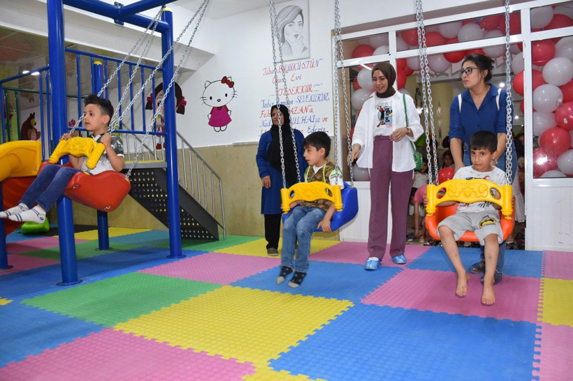 Ünlü oyuncu Tuba Büyüküstüne'e Şanlıurfa'da doğum günü sürprizi! - Resim: 3