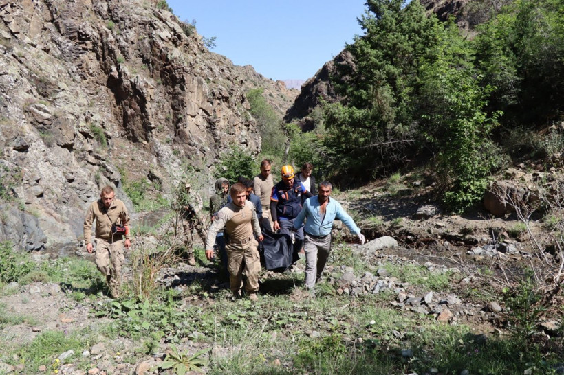 Erzurumda beyaz ayı çobana saldırdı! Ayı ile çobanın kavgası ölümle bitti - Resim: 1