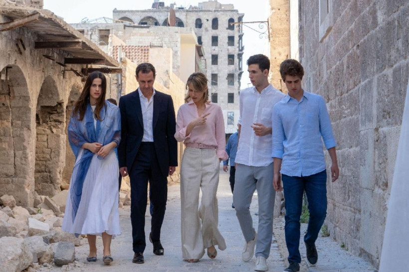 Beşar Esad, Türkiye operasyonu öncesi Halep'te şov yaptı! Eşi, kızı ve 2 oğluyla... - Resim: 4