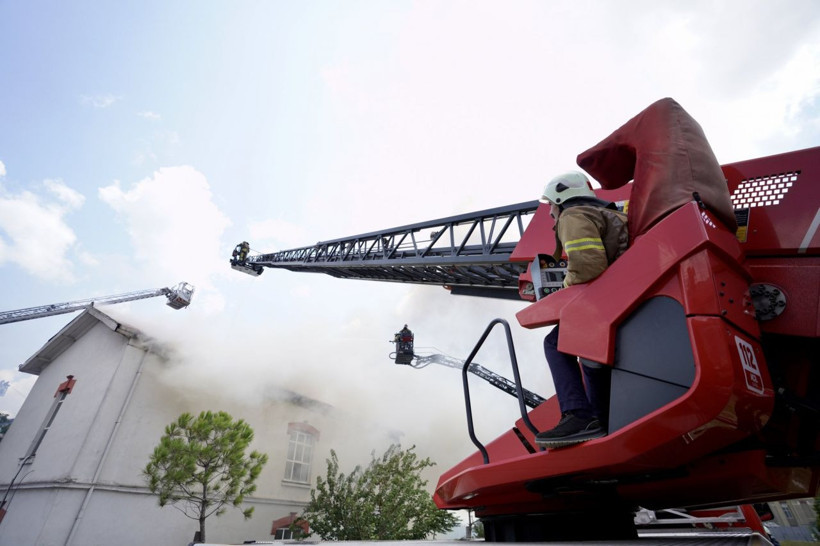 Ekrem İmamoğlu Balıklı Rum Hastanesi yangının içinden fotoğraflar paylaştı - Resim: 2