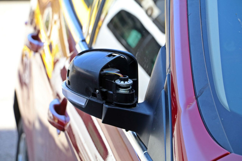 Genç kadın sinirini otomobilden çıkarttı! Antalya'da karı-kocanın kavgası kanlı bitti - Resim: 2