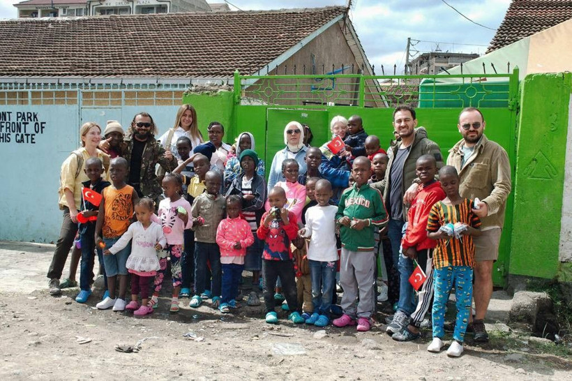 Yıldız Tilbe kesenin ağzını açtı! Afrikalı çocuklar için büyük bağış 'ağlattın beni ablacım' - Resim: 1