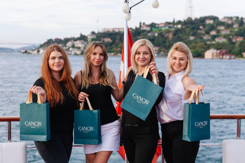 2 milyar liralık lüks mücevher vurgunu! 5 dolarlık taşı 10 milyon liraya sattılar - Resim: 3