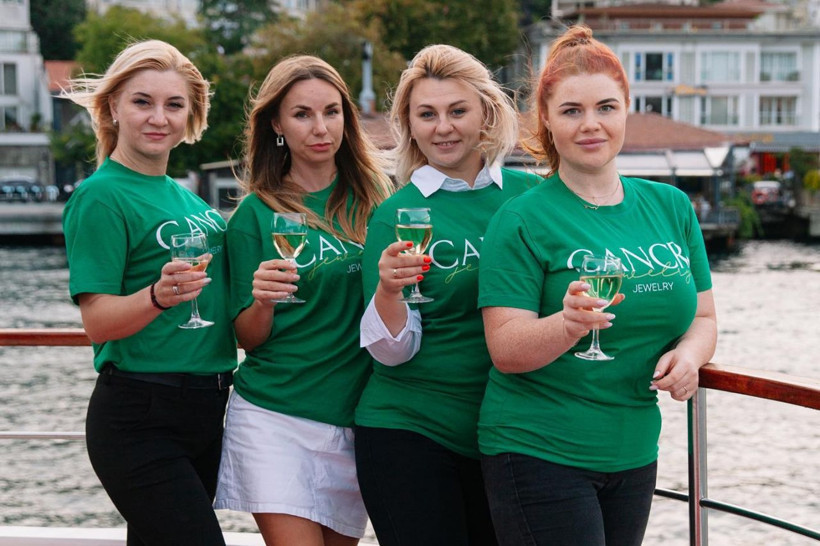 2 milyar liralık lüks mücevher vurgunu! 5 dolarlık taşı 10 milyon liraya sattılar - Resim: 4