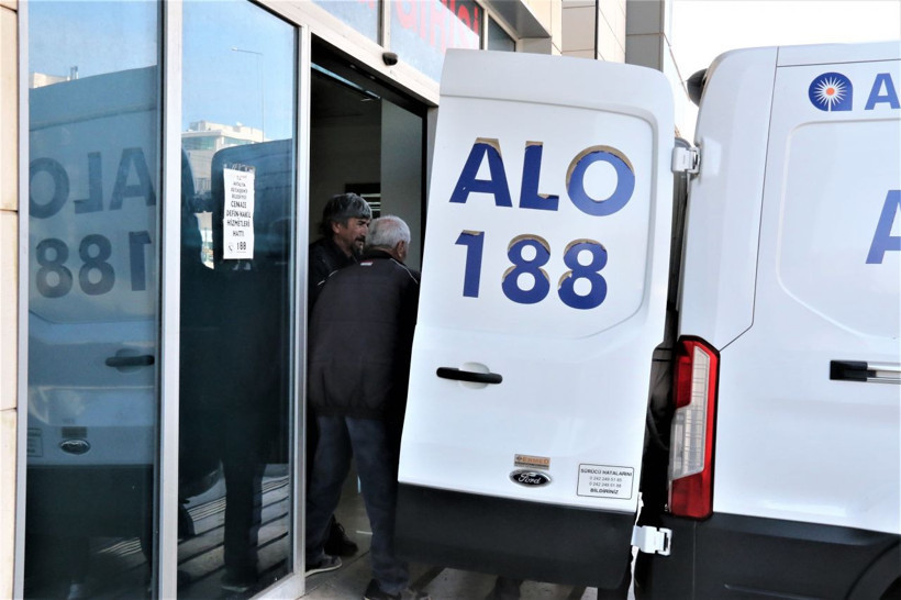 Kahvaltıya gelmeyince arkadaşları odaya gitti! 23 yaşındaki Emine feci halde bulundu - Resim: 3