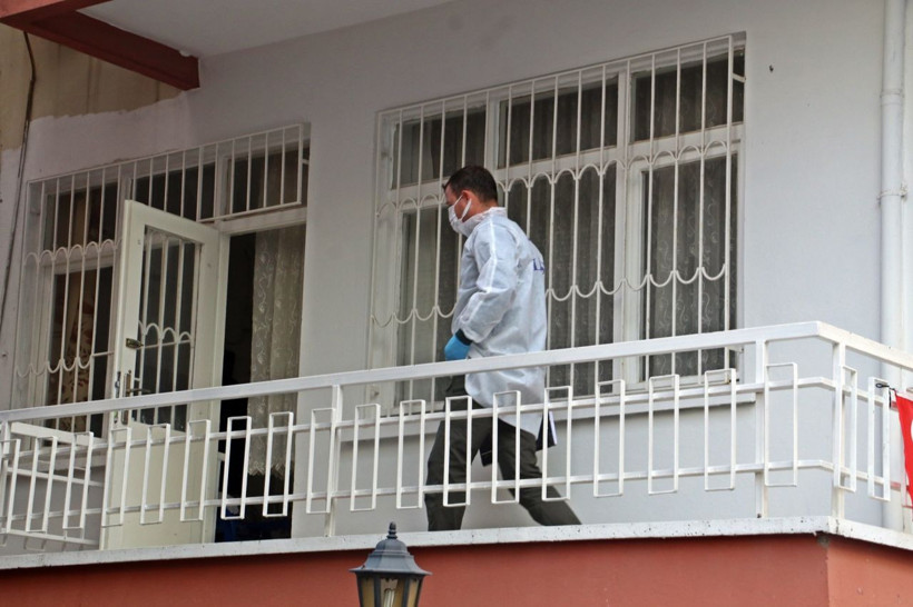 Antalya'da haberi alan genç kız kahroldu, evin önünde gözyaşlarına boğuldu - Resim: 1