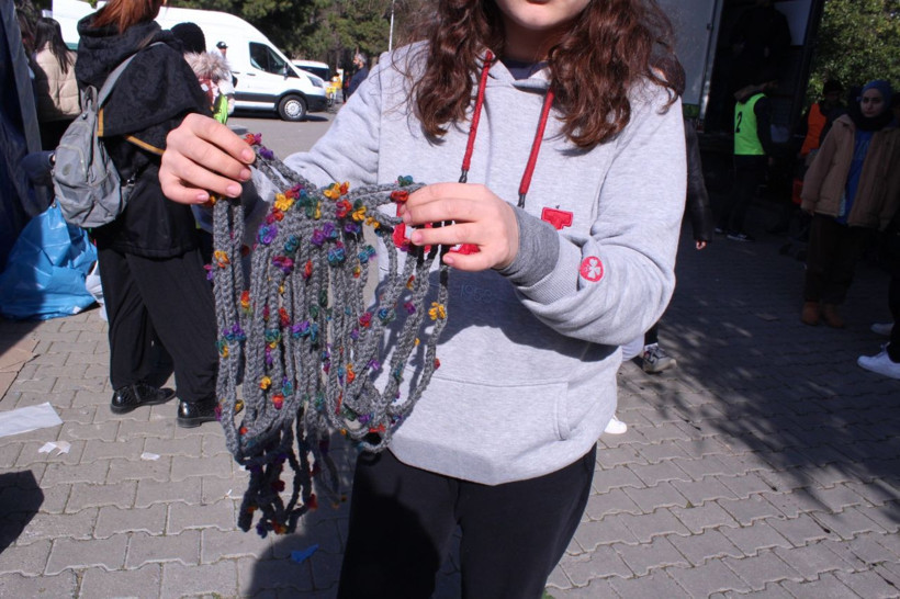 Depremzedeler için yollanan eşyalar 'yuh' dedirtti! Kolilerden neler çıktı neler... - Resim: 2