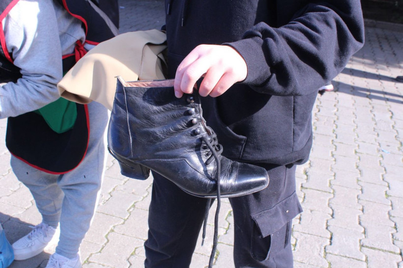 Depremzedeler için yollanan eşyalar 'yuh' dedirtti! Kolilerden neler çıktı neler... - Resim: 4