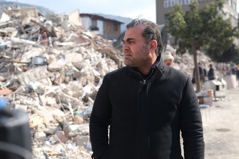 Kendisiyle ailesini enkazdan tek başına kurtardı! Emekli emniyet müdür yardımcısı gözyaşlarıyla anlattı - Resim: 1