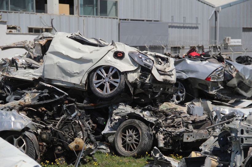 Felaketin boyutunu gözler önüne seriyor! Araba mezarlığına bakın... - Resim: 4