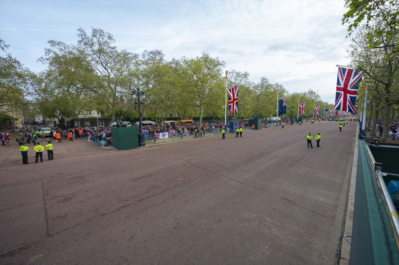 İngilizler Kral 3. Charles'ın taç giyme töreni için toplandı - Resim: 2