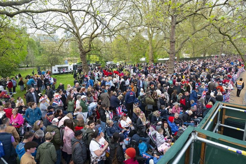 İngilizler Kral 3. Charles'ın taç giyme töreni için toplandı - Resim: 4
