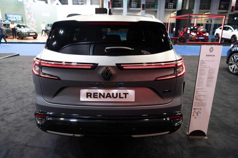 Yeni modeller Barcelona Uluslararası Otomobil Fuarı'nda görücüye çıktı - Resim: 4